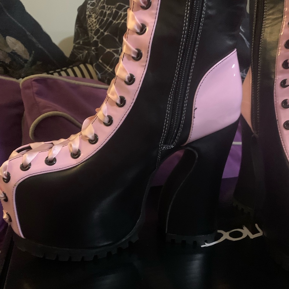 Current Mood Made For Walking Platform Boots - Picture 9 of 11